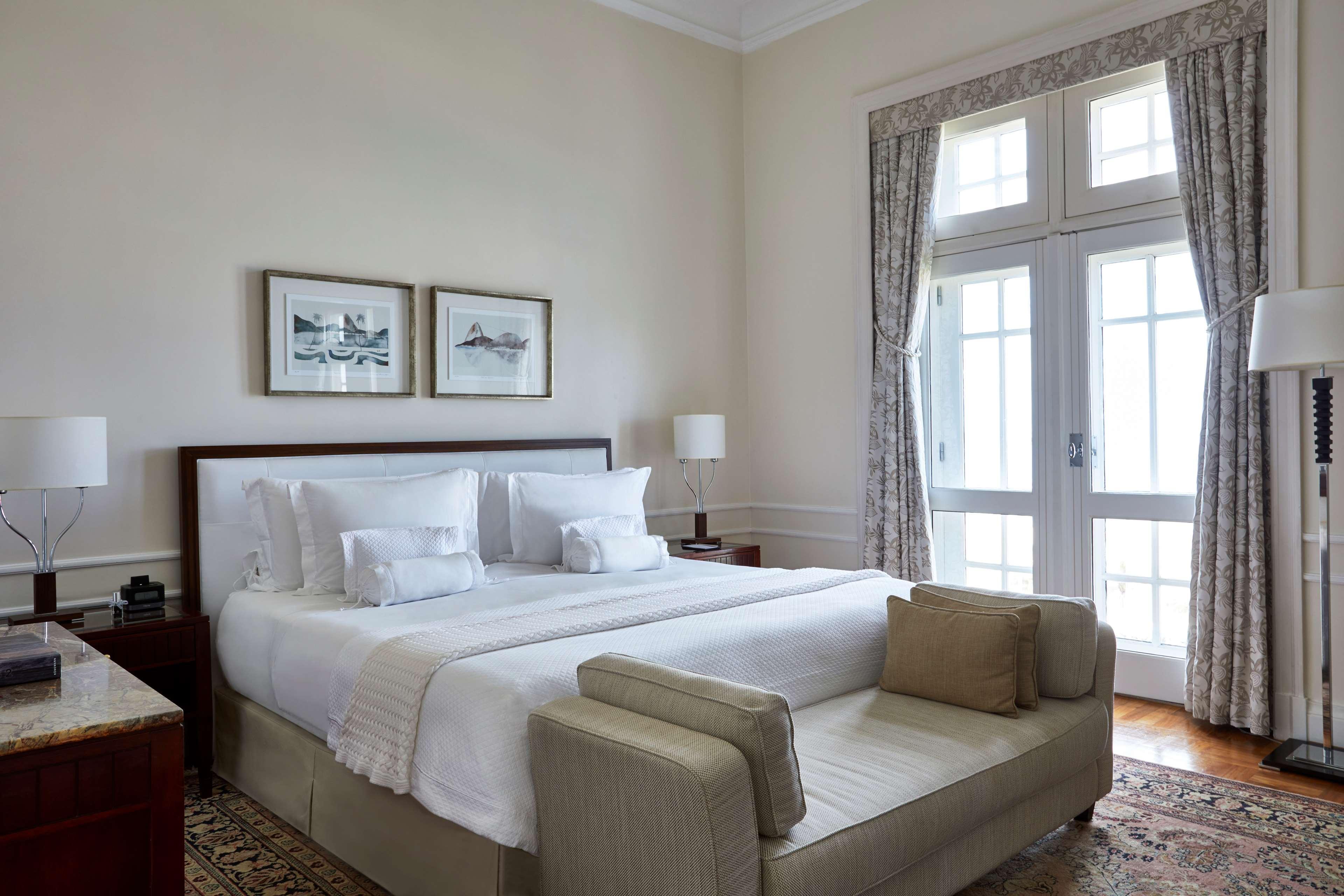 Copacabana Palace, A Belmond Hotel, Rio De Janeiro Eksteriør billede A bedroom at the Fullerton Hotel