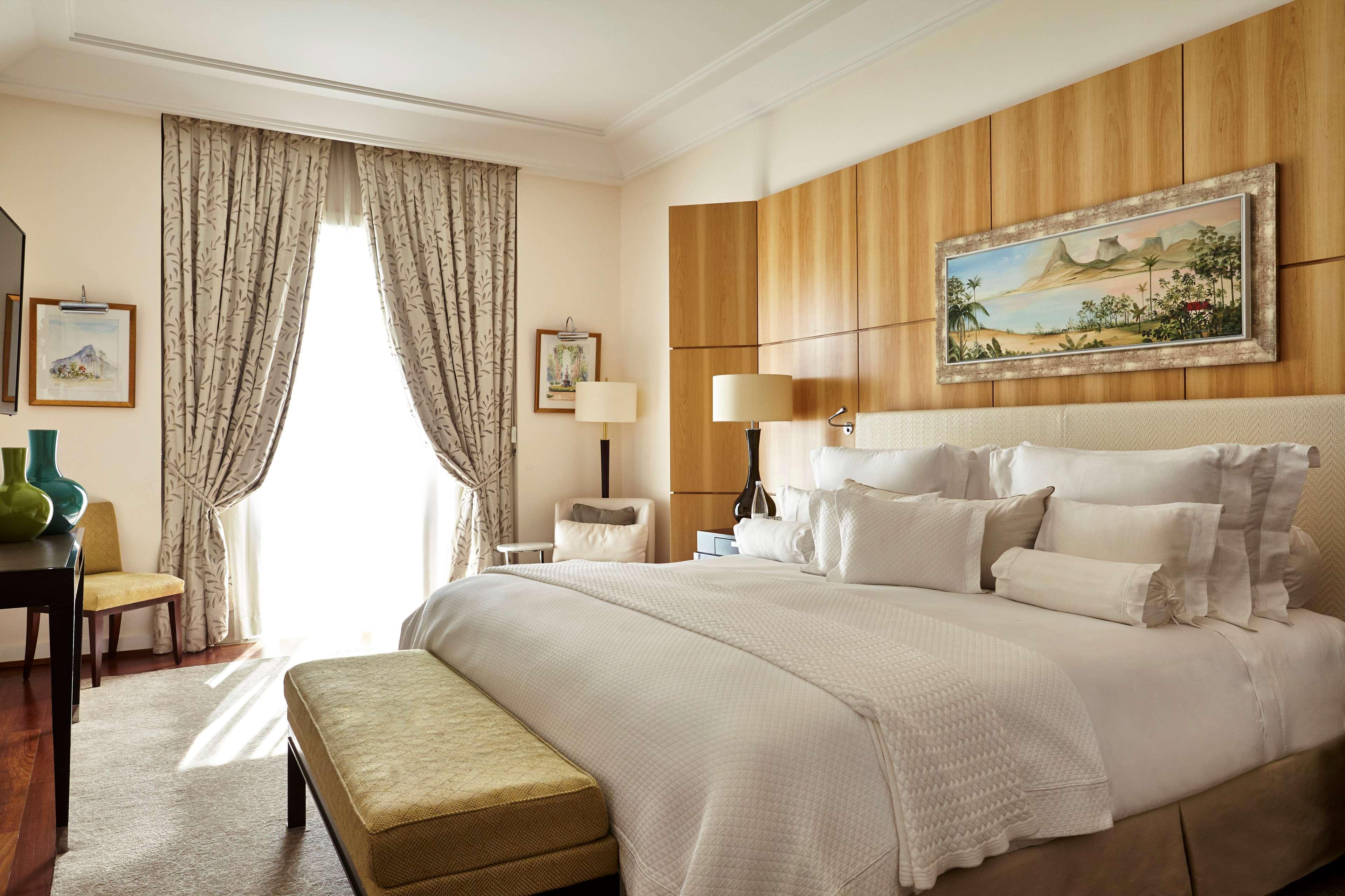 Copacabana Palace, A Belmond Hotel, Rio De Janeiro Eksteriør billede A bedroom at the Four Seasons Hotel