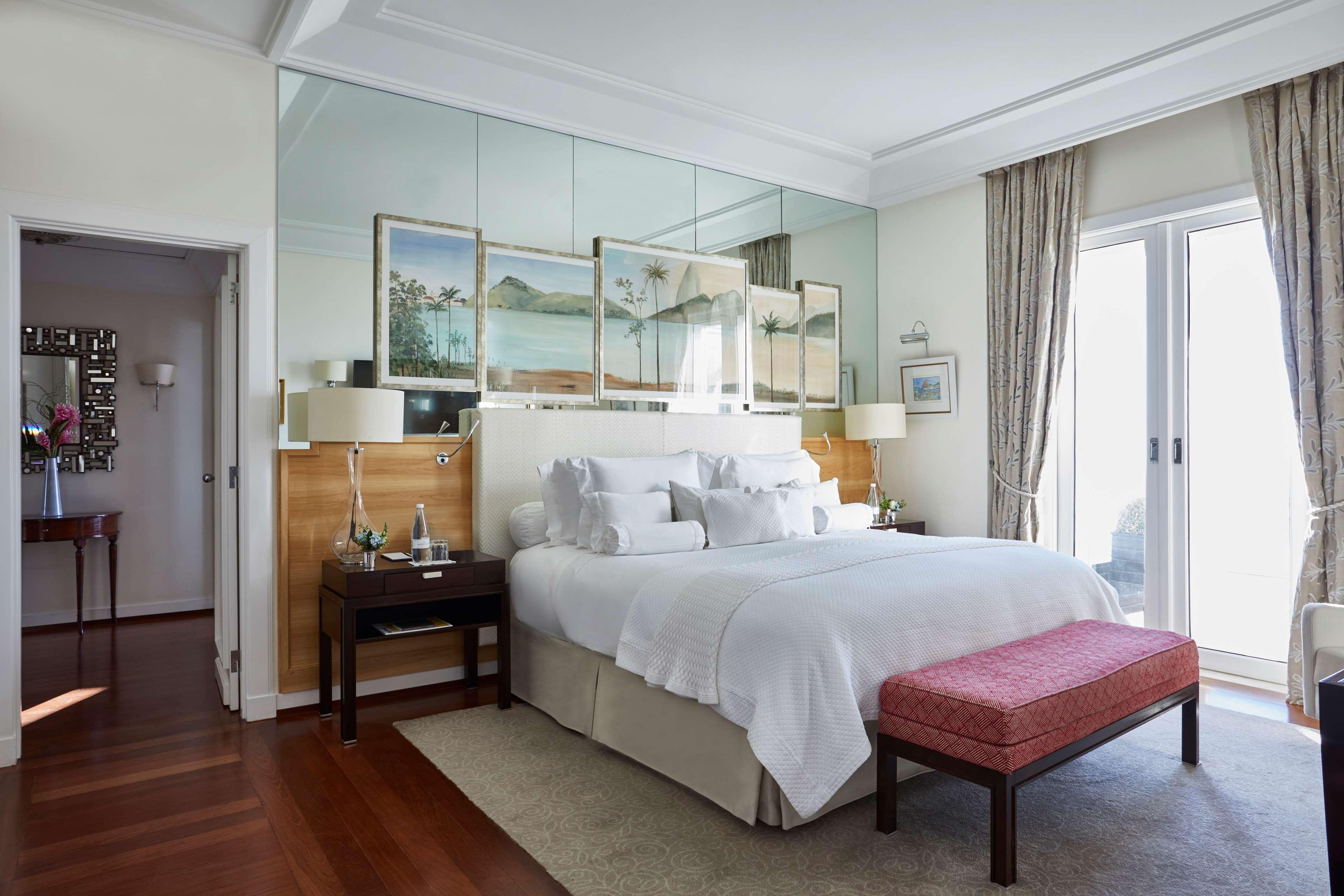 Copacabana Palace, A Belmond Hotel, Rio De Janeiro Eksteriør billede A bedroom at the Four Seasons Hotel
