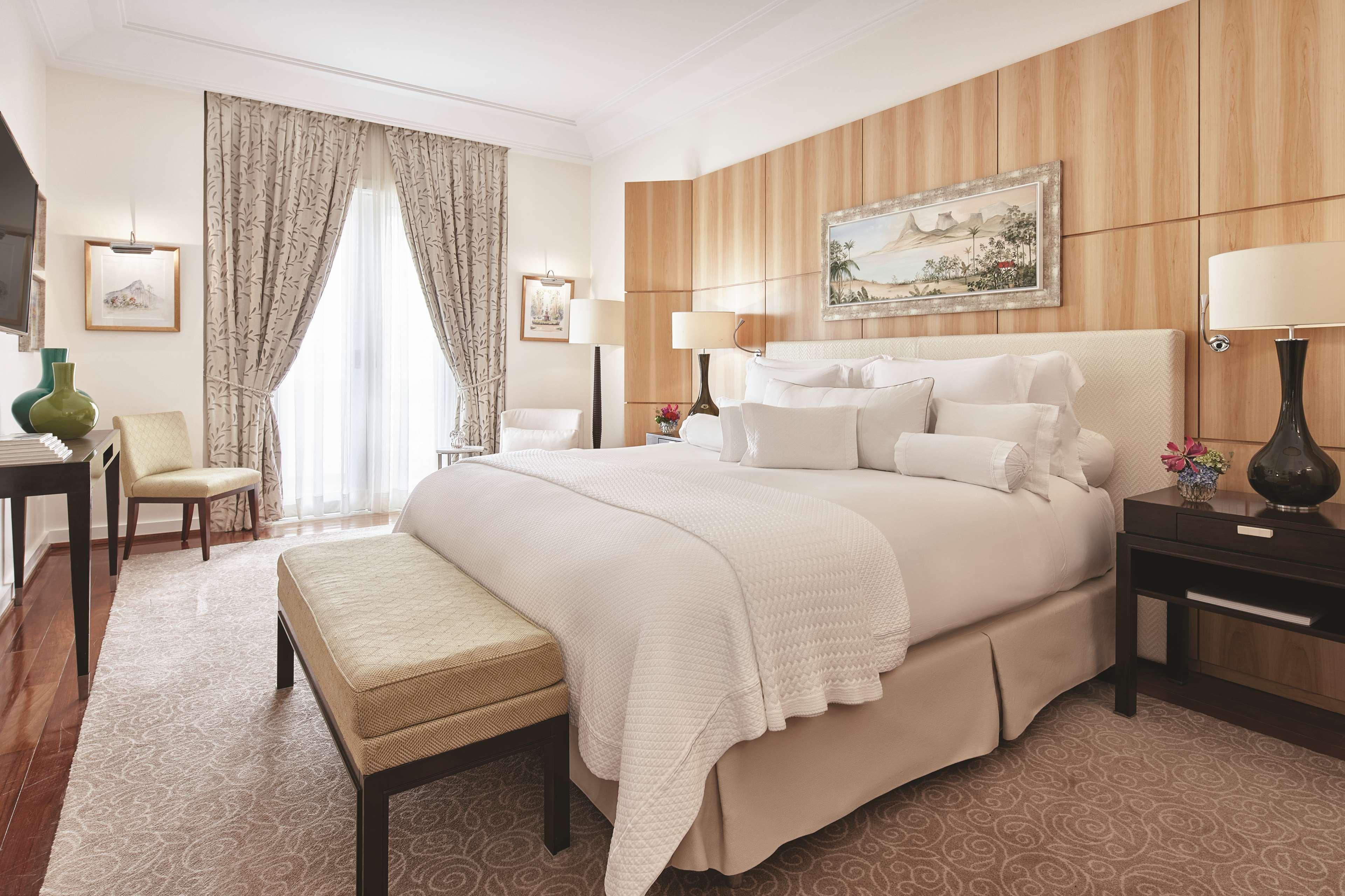 Copacabana Palace, A Belmond Hotel, Rio De Janeiro Eksteriør billede A bedroom at the Four Seasons Hotel