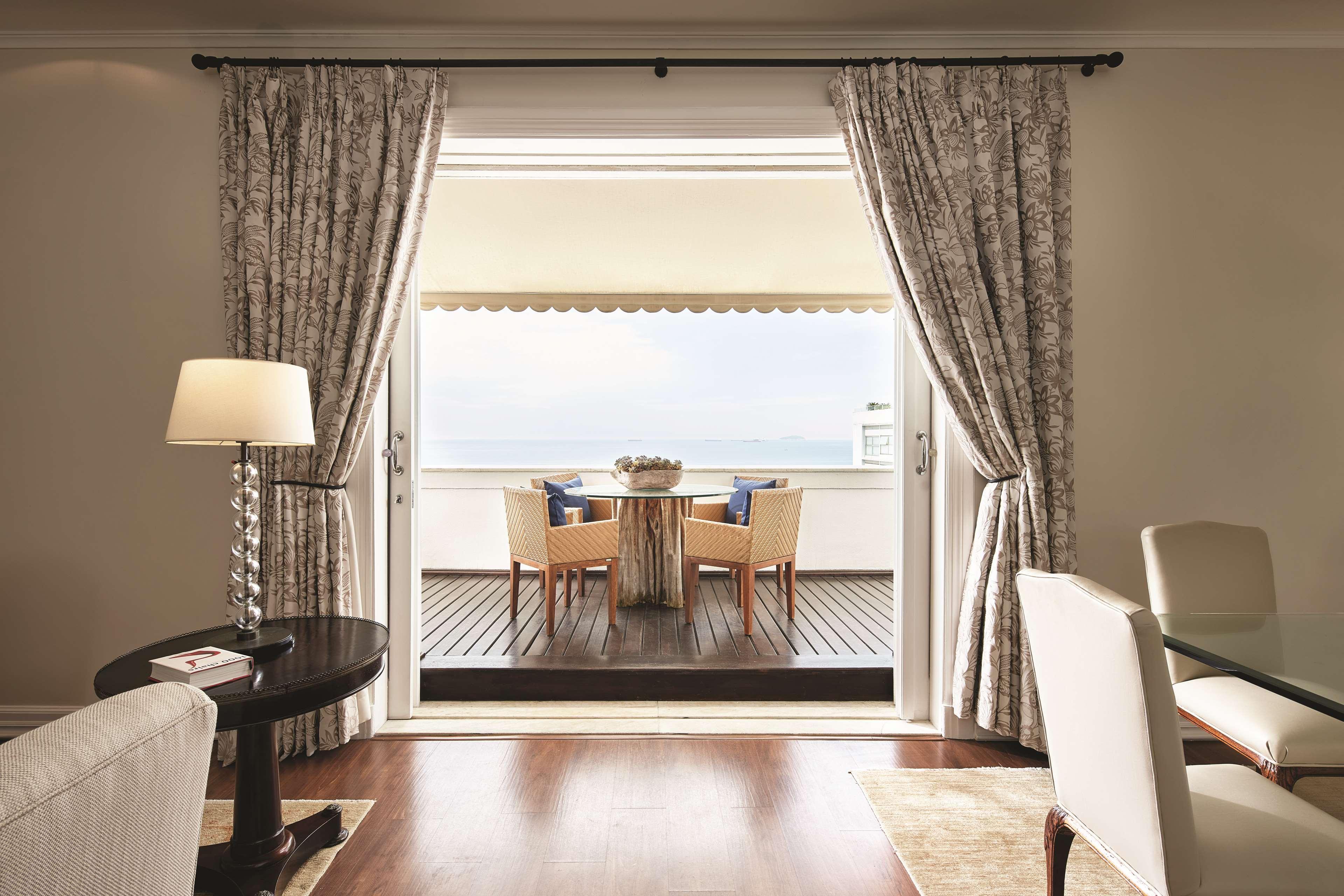 Copacabana Palace, A Belmond Hotel, Rio De Janeiro Eksteriør billede A view of the terrace from the living room