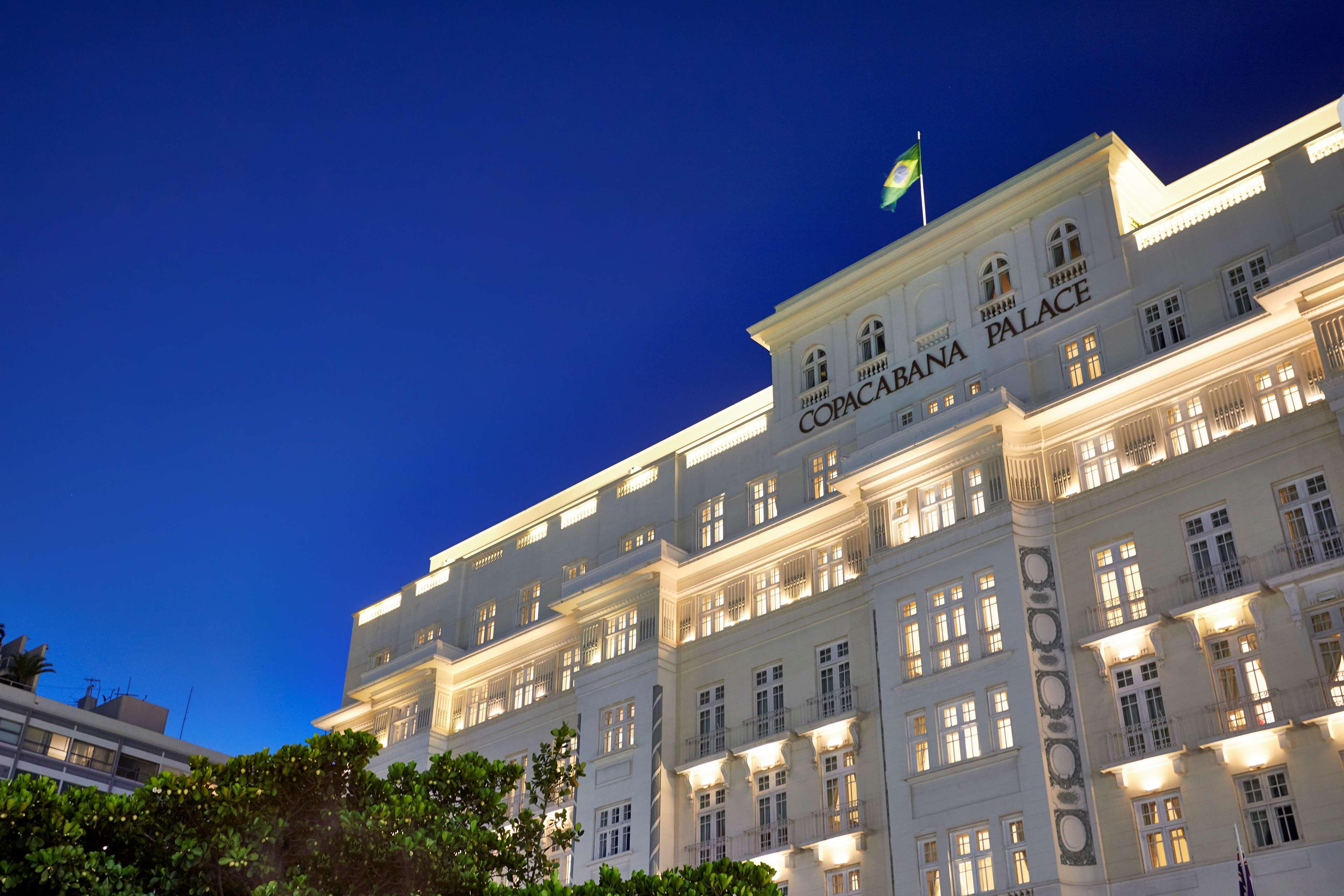 Copacabana Palace, A Belmond Hotel, Rio De Janeiro Eksteriør billede The hotel at night